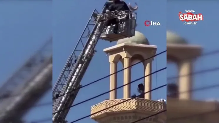 İntihar için çıktığı minareden dövülerek indirildi | Video