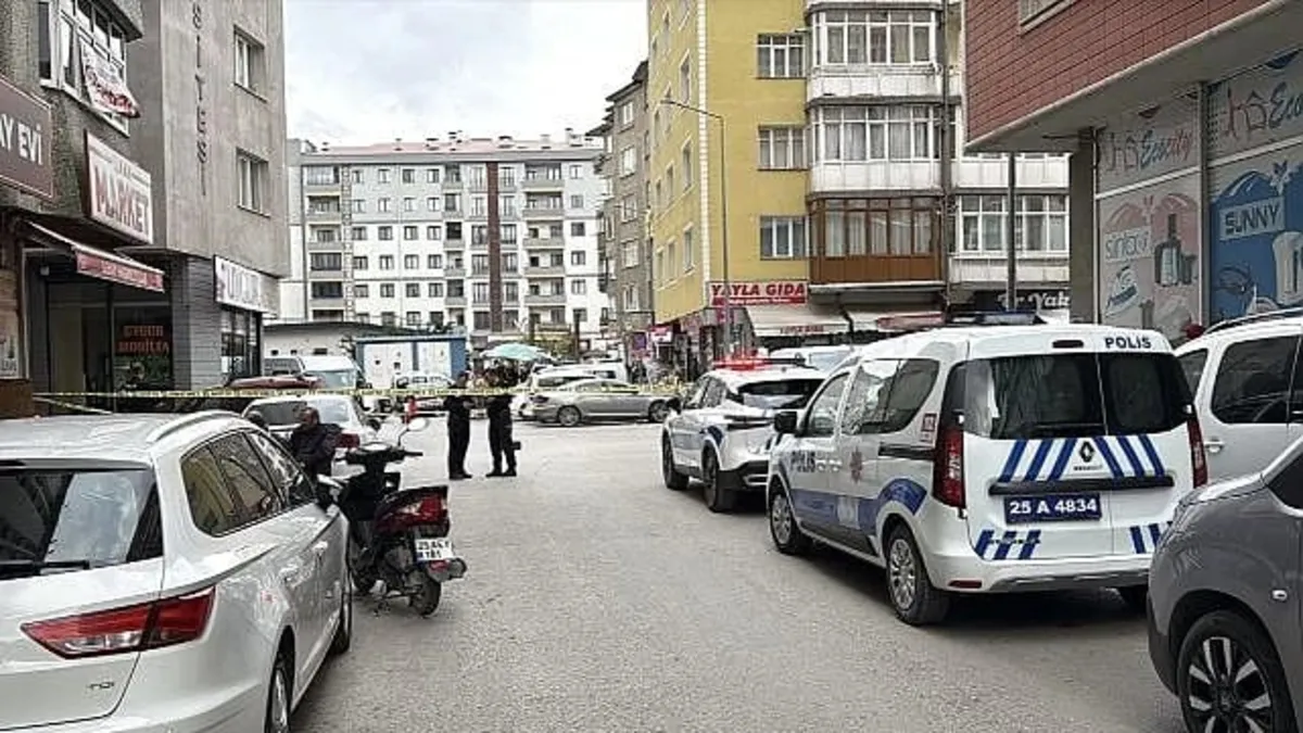 Babasını darbeden kişiyi tabancayla bacağından yaraladı