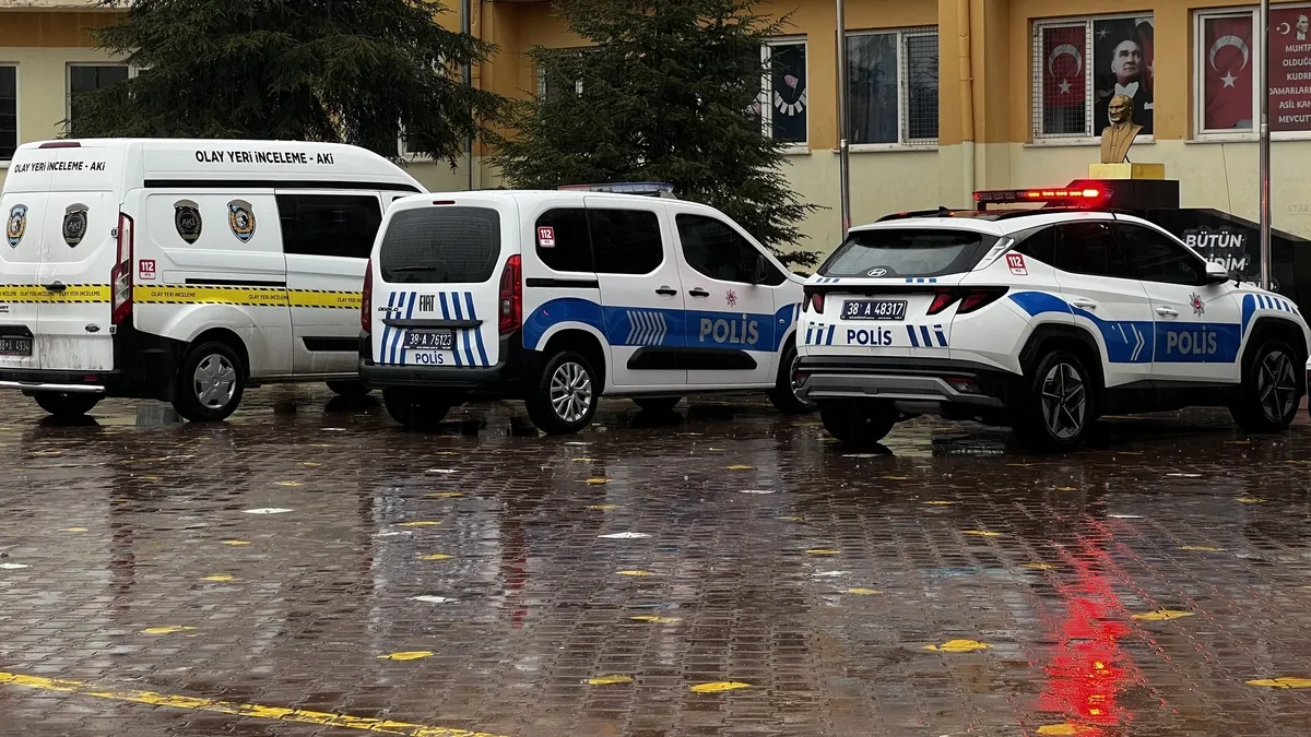 Kayseri’de akran dehşeti: Ortaokuldaki bıçaklı tartışmada kan aktı! 1 yaralı