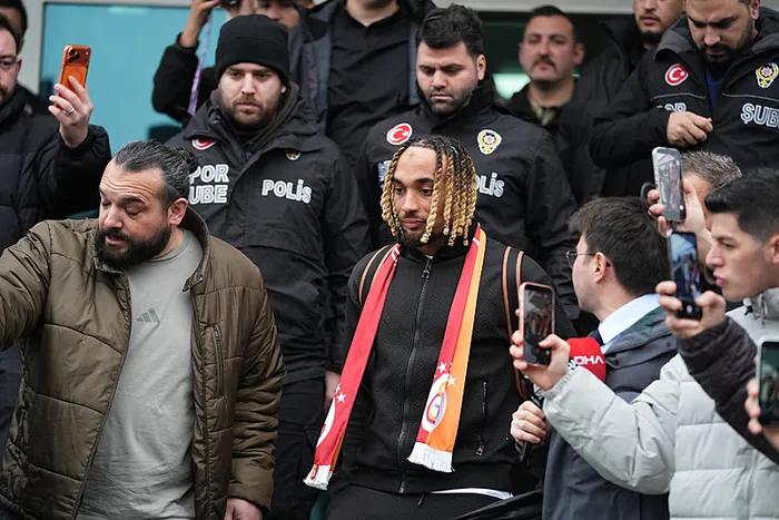 son-dakika-galatasaray-sacha-boey-transferini-acikladi-maliyeti-belli-oldu-1770309912117.jpeg