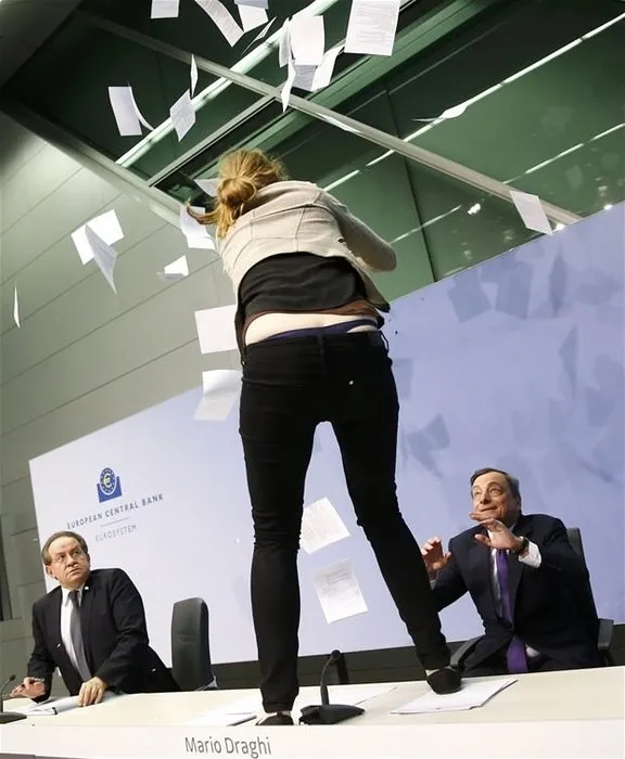 Mario Draghi’ye saldırı