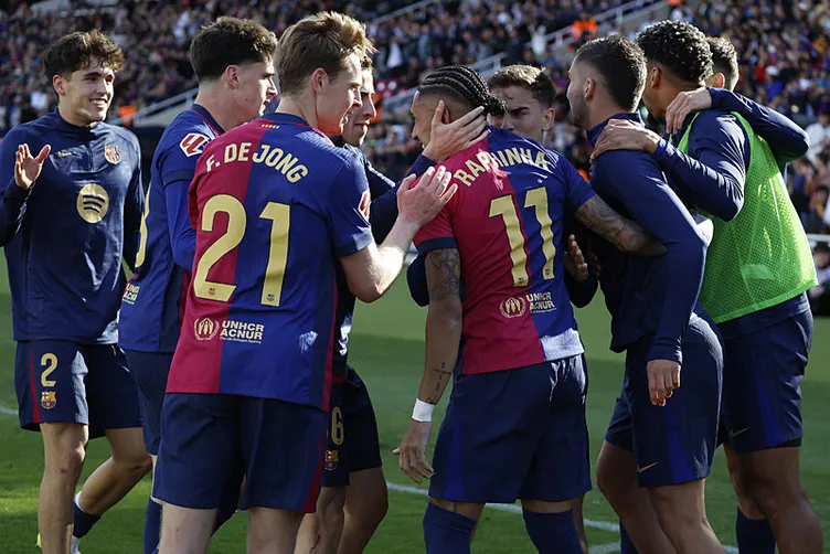 Barcelona’da kaos çıktı! Hansi Flick’e sert tepki | Yıldız isimler çileden çıktı...