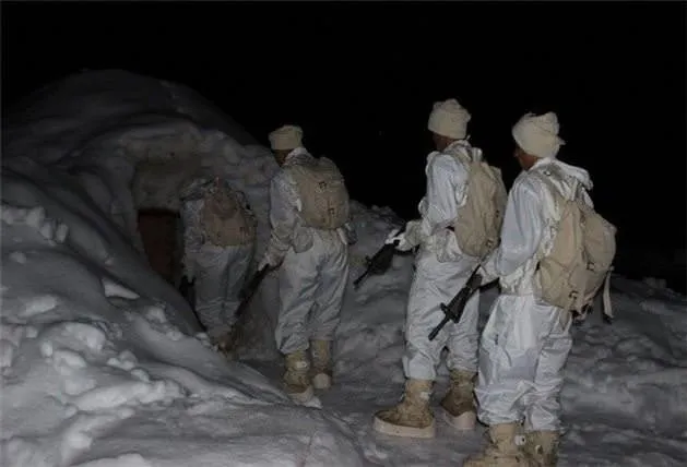Komandoların karda zorlu eğitimi