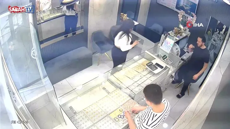 Sahte altınları 12 kuyumcuya böyle sattı! | Video