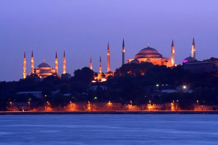 Diyanet ile İzmir iftar vakti, sahur vakti ve imsak saati kaçta? İzmir İmsakiye 2022