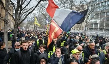 Fransa’da emeklilik krizi! Milyonlar sokakta, isyan giderek büyüyor