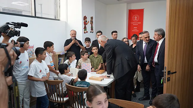 kutuphaneler-cumhuriyet-tarihinin-rekor-sayilarina-ulasti-1785854837995.jpeg