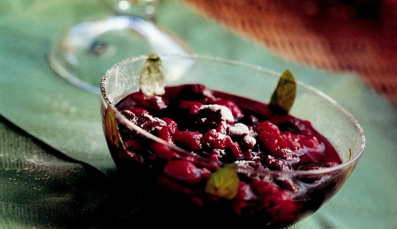 Vişneli Frambuazlı Meyve Salatası