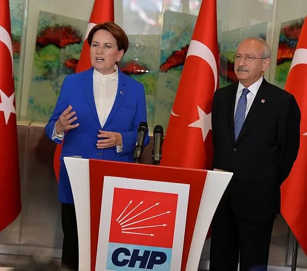 Son koalisyonu ‘Kara Çarşamba’ yıktı! Devletin zirvesinde anayasa kitapçığı kavgası