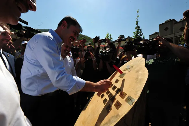 cekirge-terasin-ilk-fidanini-bakan-murat-kurum-dikti-1659107962893.jpg Çekirge Teras’ın ilk fidanını Bakan Murat Kurum dikti
