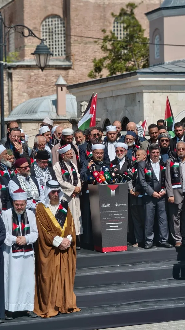 ayasofyadan-dunyaya-gazze-cagrisi-dunya-alimler-birligi-istanbul-bildirisini-acikladi-1756475901935.jpg