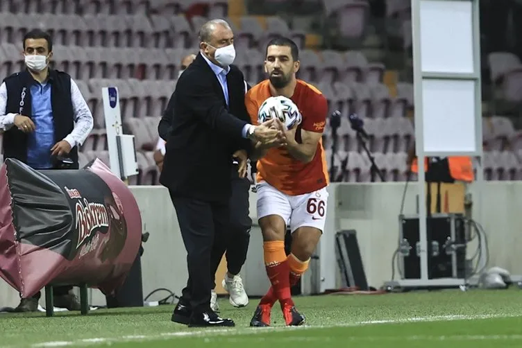 Son dakika: Galatasaray’ın yıldızına şok sözler! Oturduğu yerden para kazandı, takımı yarı yolda bıraktı