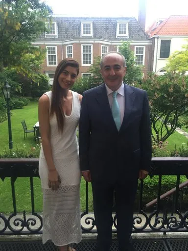 Kırmızı Lale’de Fatma Girik ve Hülya Koçyiğit’le buluştum