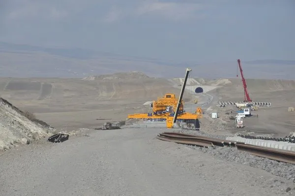 Bakü-Tiflis-Kars demiryolu hattı Mart'ta açılıyor
