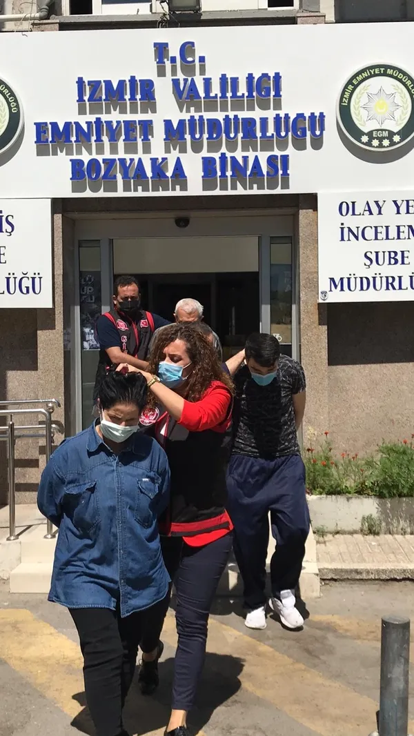 İzmir’de kızını boğarak öldüren annenin ifadesi kan dondurdu - 1