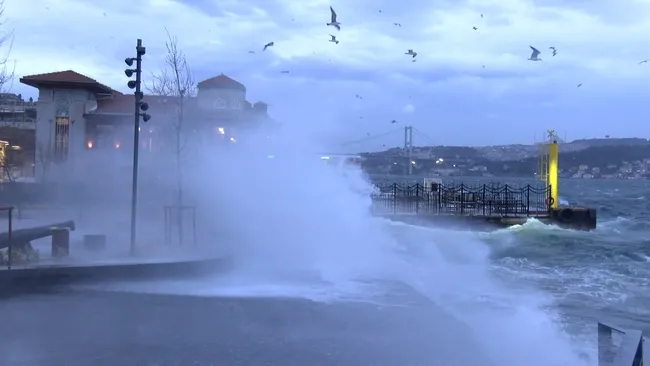 son-dakika-hava-durumu-uyarisi-istanbulda-11-bofor-siddetinde-firtina-saat-verildi-sakin-disari-cikmayin-kirem-1767855670089.jpg (1920×1080)