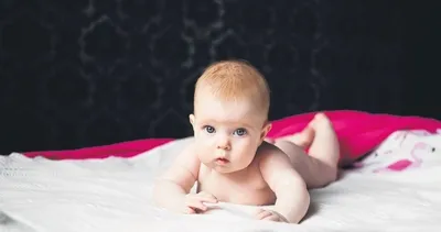 Bebek günde en az sekiz kez emzirilmeli