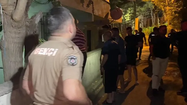 İstanbul’da satırlı vahşet! Genç kadının boğazını kestiler! Sokak ortasında...