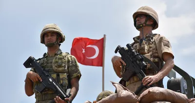 Baba ve oğul omuz omuza vatan nöbeti