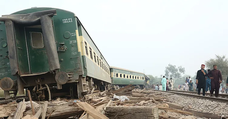 Pakistan’da feci kaza: Tren raydan çıktı! 5 ölü