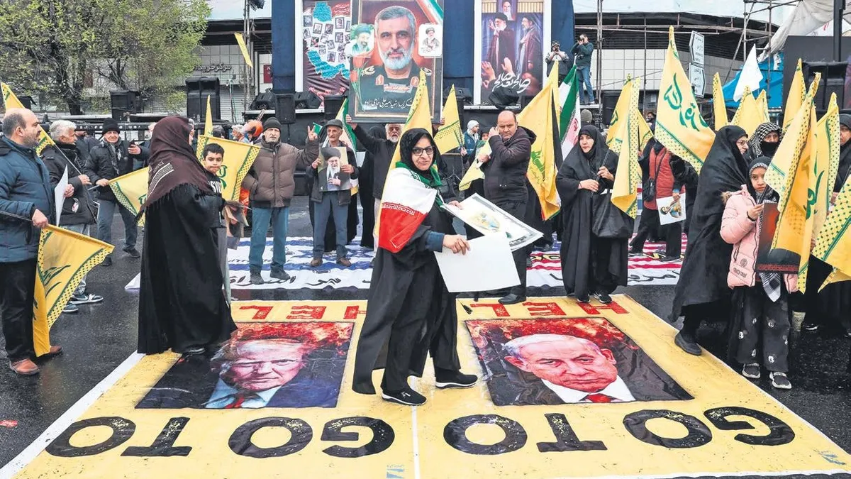 İran halkını bombaladılar