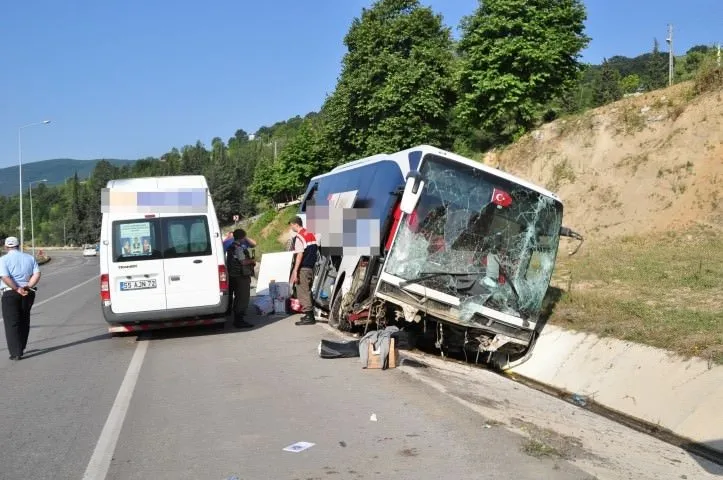 Samsun’da yolcu otobüsü devrildi: Çok sayıda yaralı var!