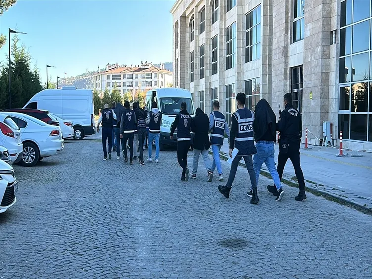 Masaj salonlarına ’fuhuş’ operasyonu; Gizli kameranın bulunduğu yer şoke etti!