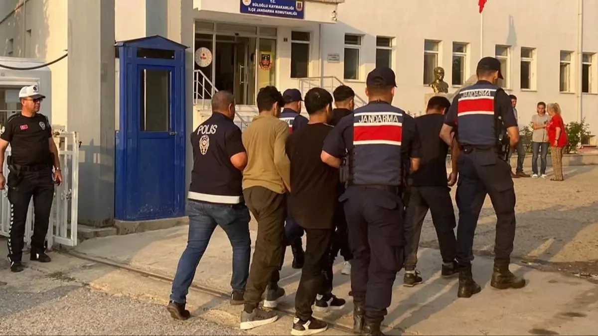 Edirne’de 20 düzensiz göçmen yakalandı Edirne’de 20 düzensiz göçmen yakalandı