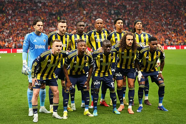 canli-fenerbahce-basaksehiri-konuk-ediyor-sari-lacivertlilerin-ilk-11i-belli-oldu-1777732721611.jpg