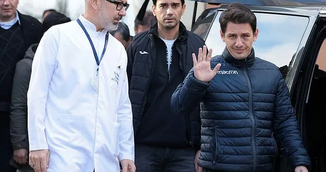 Hakem Halil Umut Meler İzmir’deki evine geldi: Hakem Halil Umut Meler İzmir’deki evine geldi: