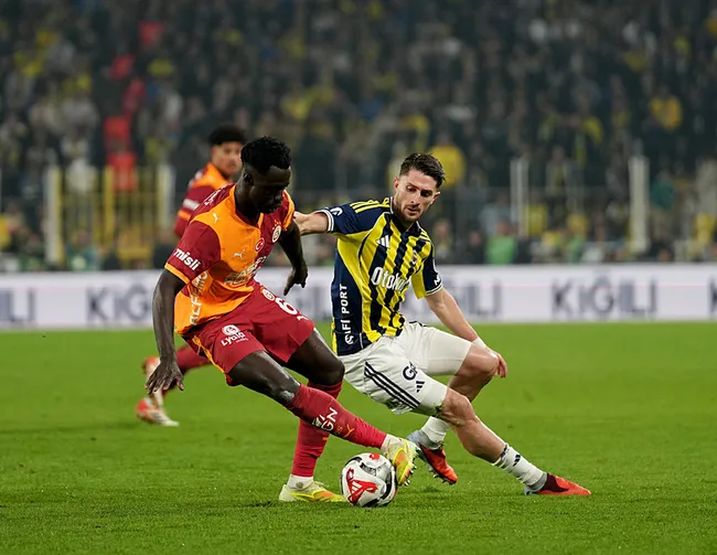 son-dakika-haberi-fenerbahce-galatasaray-derbisinde-kazanan-yok-1764617657579.jpeg