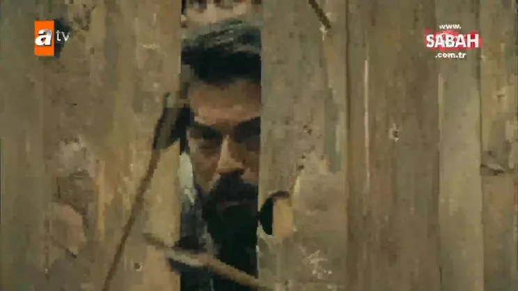 Kuruluş Osman'a damga vuran sahne! Osman Bey ve alpları İnegöl Kalesi’ne böyle girdi! | Video