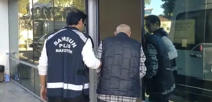samsunda-27-yil-hapis-cezasi-bulunan-sahis-yakalandi-1763470976150.jpg
