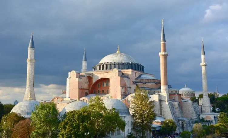 Ayasofya Camii’ne kapsamlı restorasyon: İbadete açık olacak!