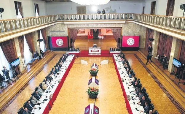 Meclis'te Gözyaşlarına Boğulan Anlar: Tarihi Günün Duygusal Yansımaları