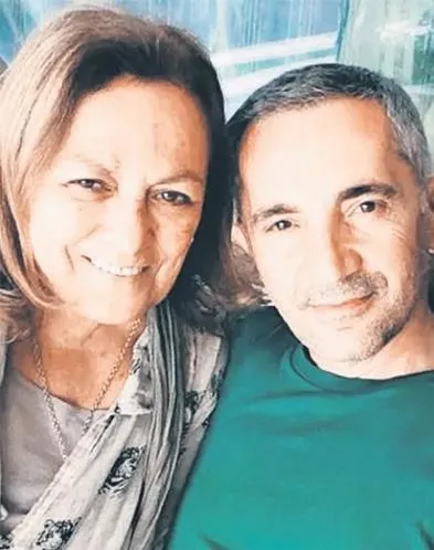 43 yıllık evlilik 10 dakikada bitti! Ünlü yapımcı Şükrü Avşar ve eşi Hüsniye Avşar boşandı! İhanetin bedeli 5 daire 2 araba!