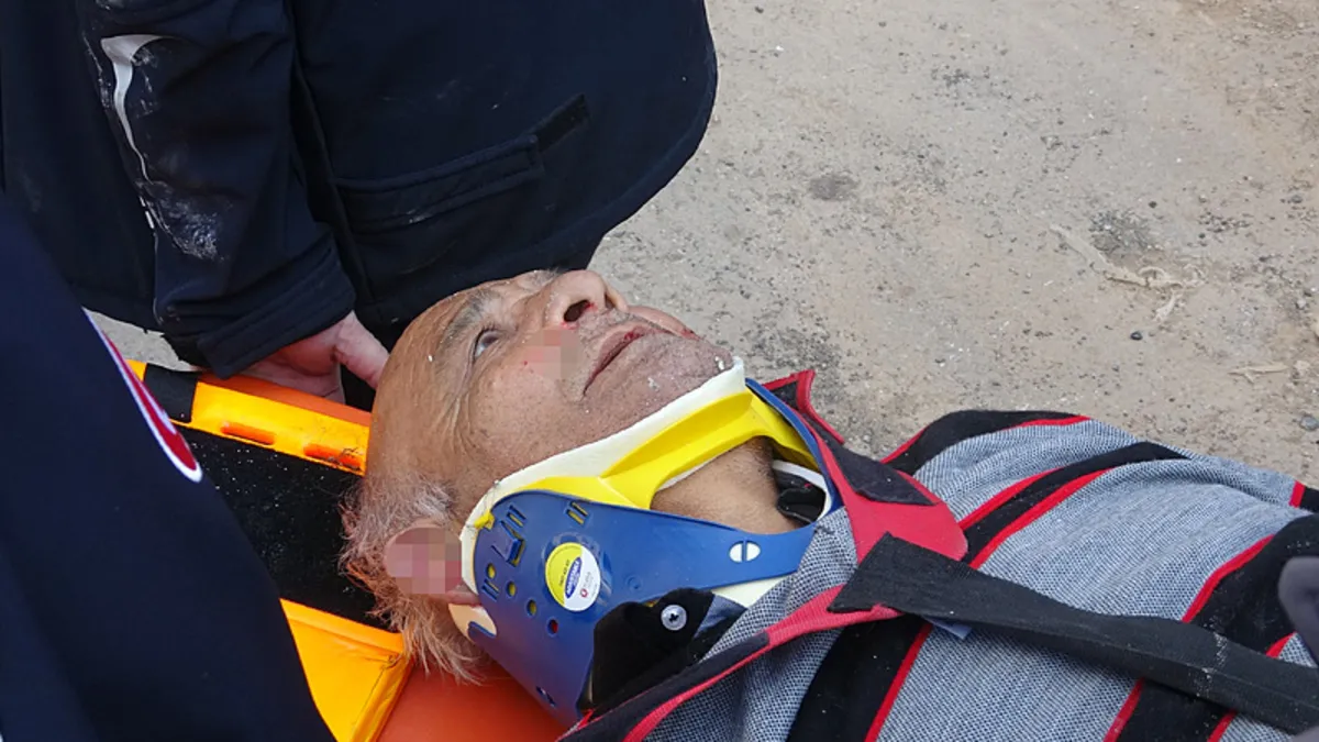 Arızalanan asansörü kontrol etmek istedi: Boşluğa düştü! Arızalanan asansörü kontrol etmek istedi: Boşluğa düştü!