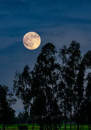 Ay neden ufukta daha büyük görünür?