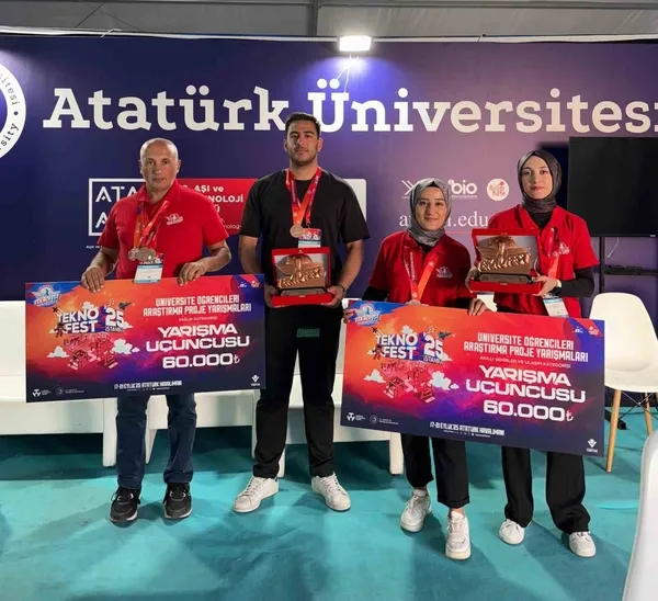 teknofest-2025e-ataturk-universitesi-damgasi-11-madalya-buyuk-basari-yakaladi-1758563889632.jpg