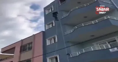 Hayatı pahasına eşyaları böyle taşıdı