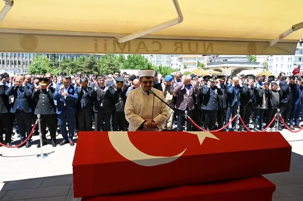 trafik-guvenligi-icin-canini-verdi-sehit-yusuf-ergun-son-yolculuguna-ugurlandi-1780225299604.jpg