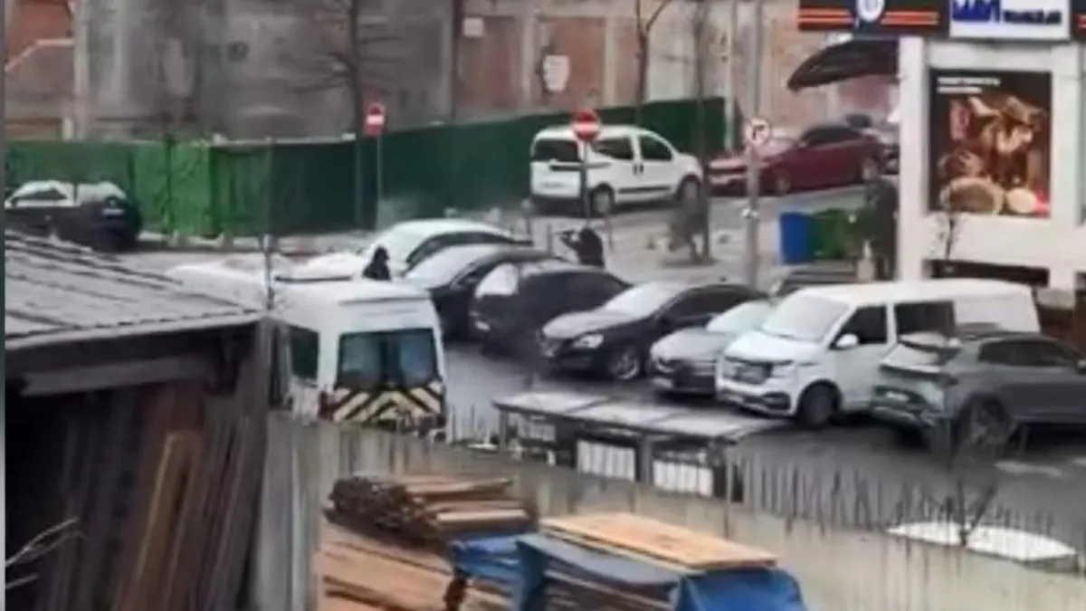 SON DAKİKA | Kağıthane'de otomobile silahlı saldırı: O anlar kamerada! SON DAKİKA | Kağıthane'de otomobile silahlı saldırı: O anlar kamerada!