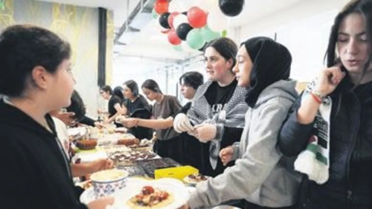 Minik yüreklerden Gazze için kermes Minik yüreklerden Gazze için kermes