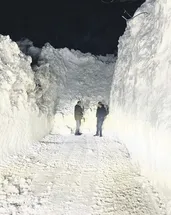 Evler kara gömüldü