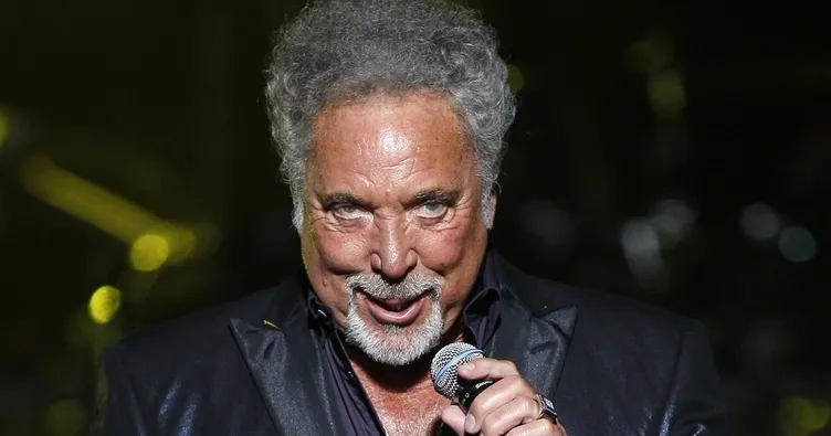 Efsane şarkıcı Tom Jones’a tecavüz suçlaması!
