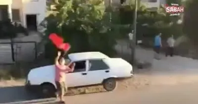 Fethiye Belediye Başkanı’ndan skandal haraket! Türk bayraklarını kamyonun kasasından yere fırlattı | Video
