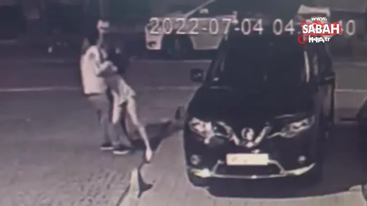 Yabancı kadın sokak ortasında dehşeti yaşadı: Dayağı gören esnaf dayanamadı, burnunu kırdı! O anlar kamerada | Video