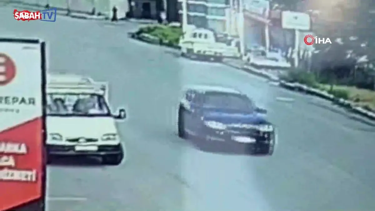 Iğdır’da kamyonet ile hafif ticari araç çarpıştı: Kaza kamerada | Video videosunu izle Iğdır’da kamyonet ile hafif ticari araç çarpıştı: Kaza kamerada | Video videosunu izle