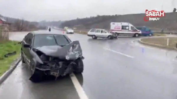 Kastamonu’da iki otomobil çarpıştı: 5 kişi yaralandı | Video