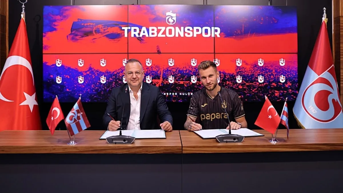 Trabzonspor'da yeni transfer Draguş için imza töreni düzenlendi